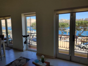 Senglea Seafront Apartment